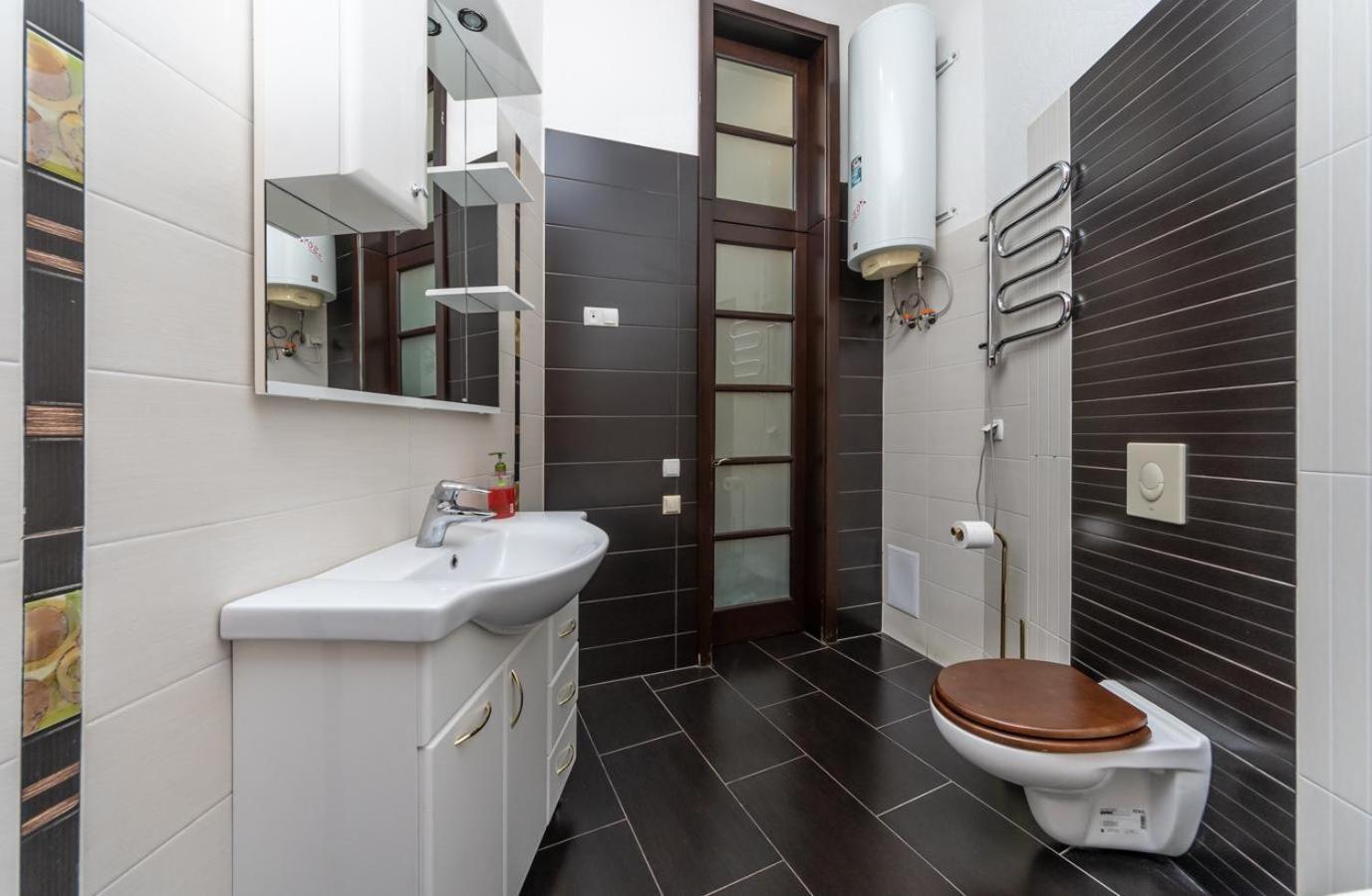 Comfortable Apartment On Mikhaylovskiy Lane Kiew Exterior foto
